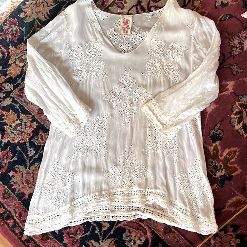 EUC beautiful JOHNNY WAS white top size L